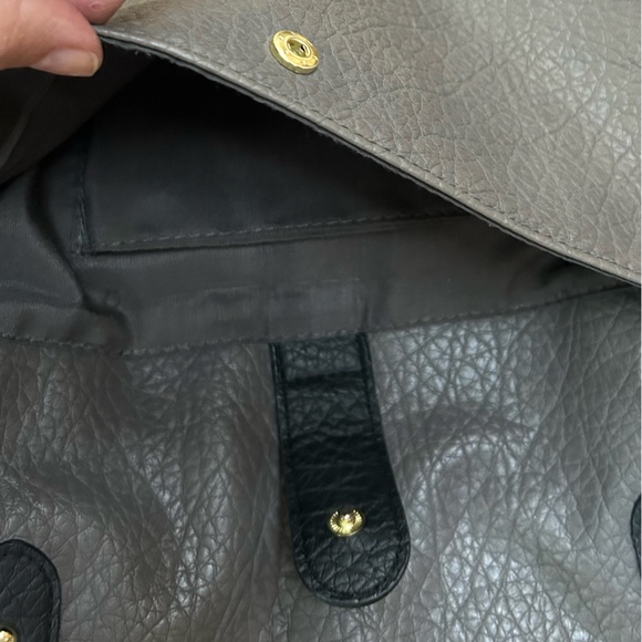 Rossetti -gray w black trim shoulder bag, roomy, lots of compartments. Gold trim - Picture 5 of 8